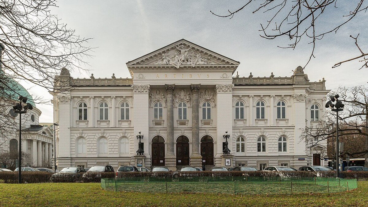 Artyści zbojkotowali Wielki Czwartek. Odbyło się symboliczne "Czyszczenie Zachęty". "Żywiołem głosów oczyścimy architekturę Zachęty"