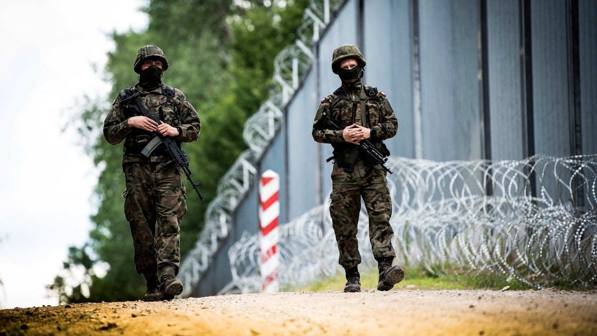 Żołnierze pilnują granicy z Białorusią przed najazdem wagnerowców. Eksperci wskazują na jeden, ale to bardzo niepokojący element. "Polskie państwo nie potrafi zapewnić elementarnej ochrony"