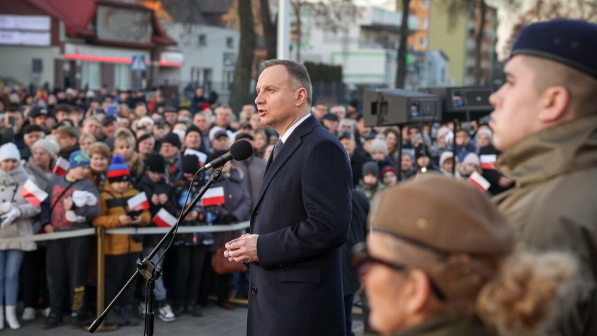 Dziwny wpis prezydenta Dudy pod postem MON. "On jest konsekwentnie olewany przez kolegów"