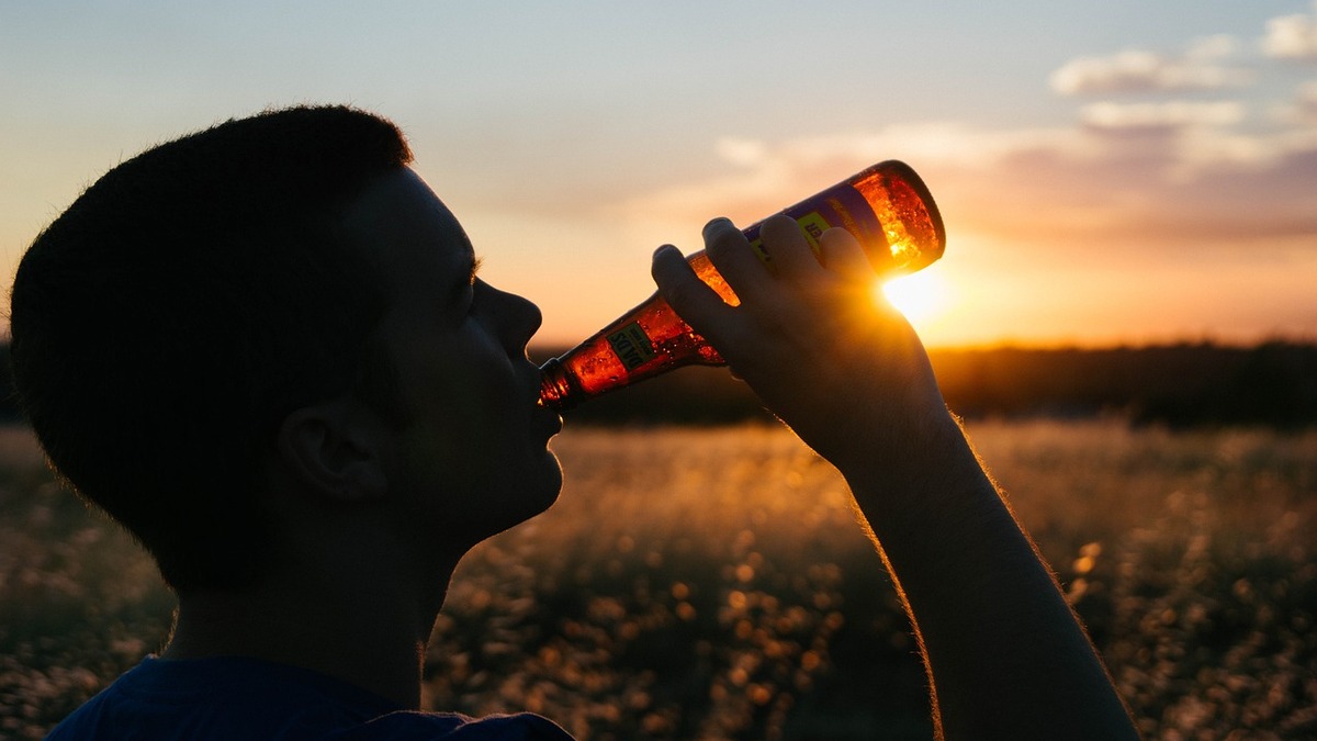 Sierpień - miesiąc abstynencji od alkoholu. Jest apel Konferencji Episkopatu Polski. "Jest to też piękne świadectwo w społeczeństwie"