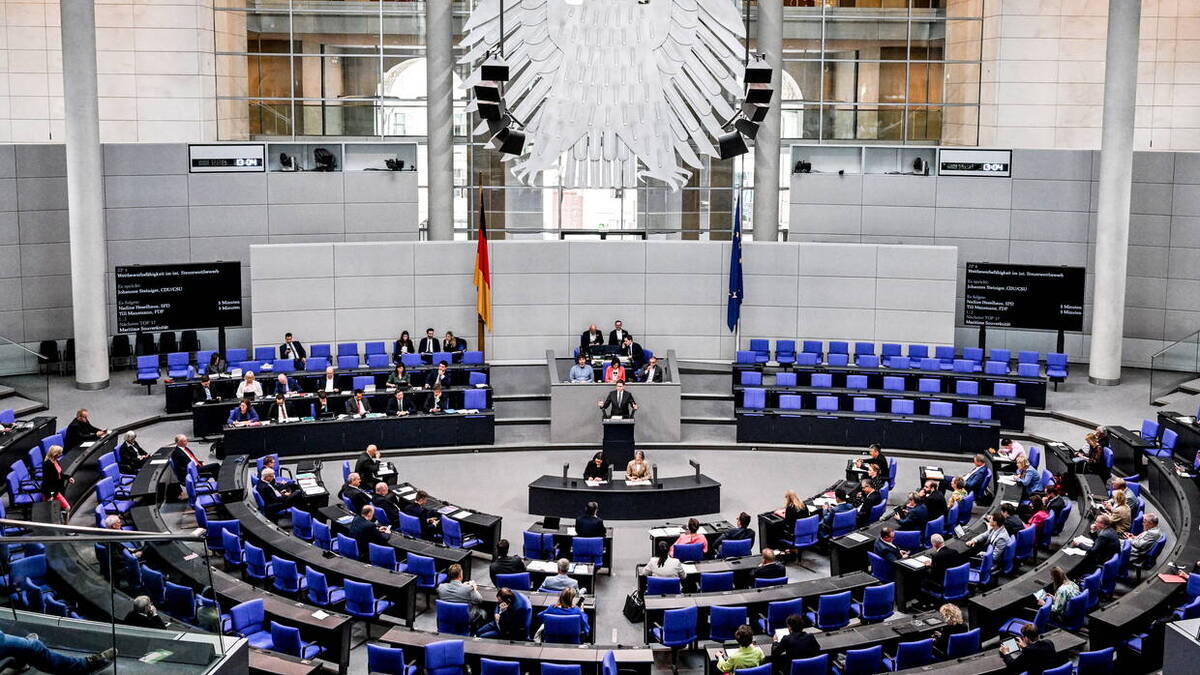 Niemiecki polityk ostro krytykuje globalistyczny rząd Donalda Tuska za deptanie demokracji