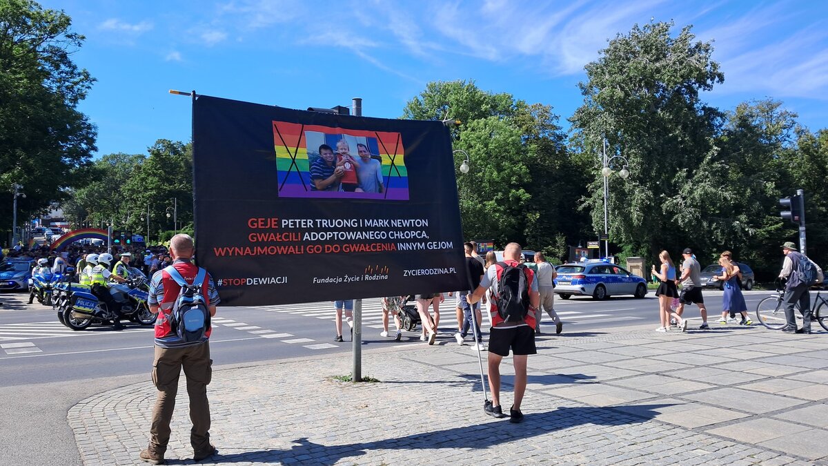 Profanacja wizerunku Matki Bożej przez paradę LGBT w Częstochowie. Policja zatrzymała działacza fundacji Życie i Rodzina. Kasprzak: "Jestem już na wolności"