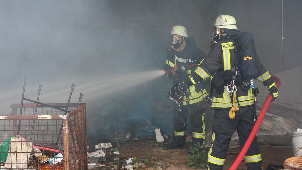 Pożar w Starej Miłosnej pod Warszawą: dwie ofiary śmiertelne