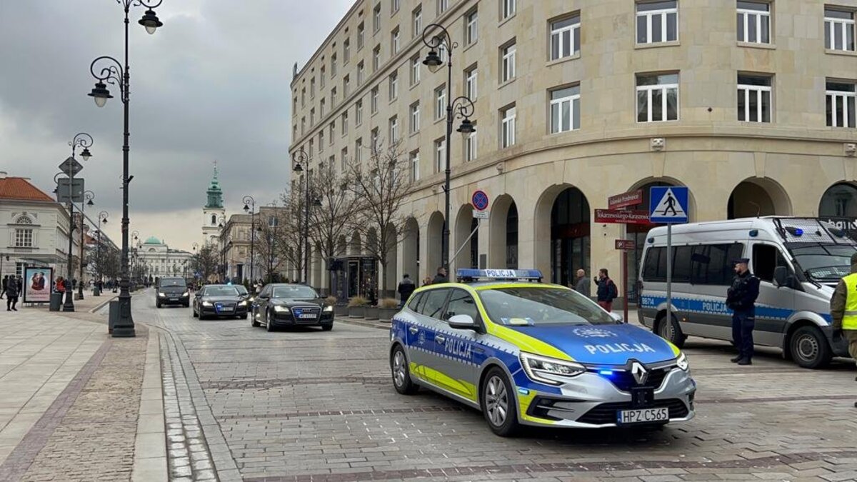 Wizyta prezydenta Ukrainy w Polsce. Warszawska policja informuje o udanych konwojach: "Dotarł bezpiecznie do celu"