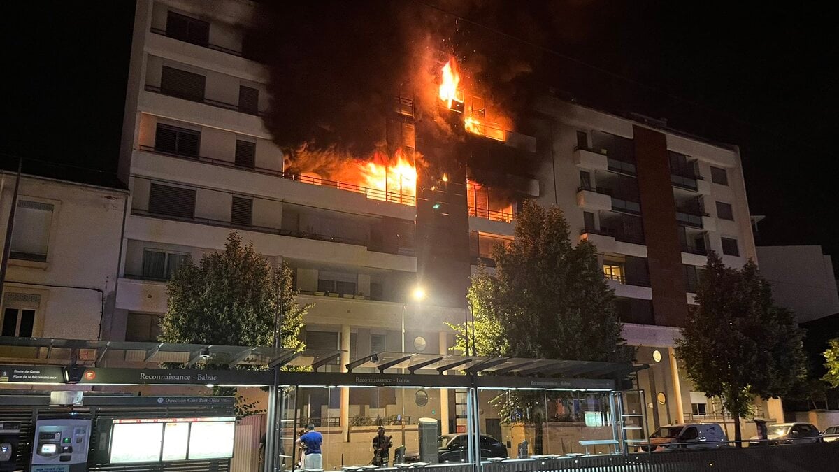 Ogromne zamieszki we Francji. Ulice i domy płoną w oku wojny gangów z policją. Wśród protestujących pojawiają się muzułmańskie wezwania "Allah Akbar"