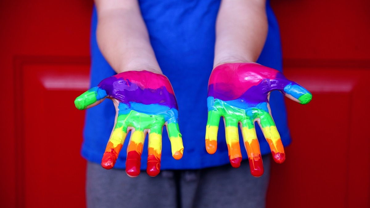 Wielka Brytania. Przyzwolenie na kwestionowanie własnej tożsamości płciowej. Dzieci coraz częściej ulegają wpływom nachalnej propagandy LGBT