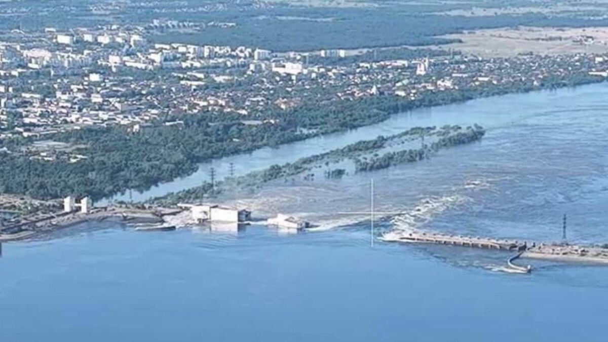 Wysadzona zapora w Nowej Kachowce. Rosjanie i Ukraińcy wzajemnie obarczają się winą