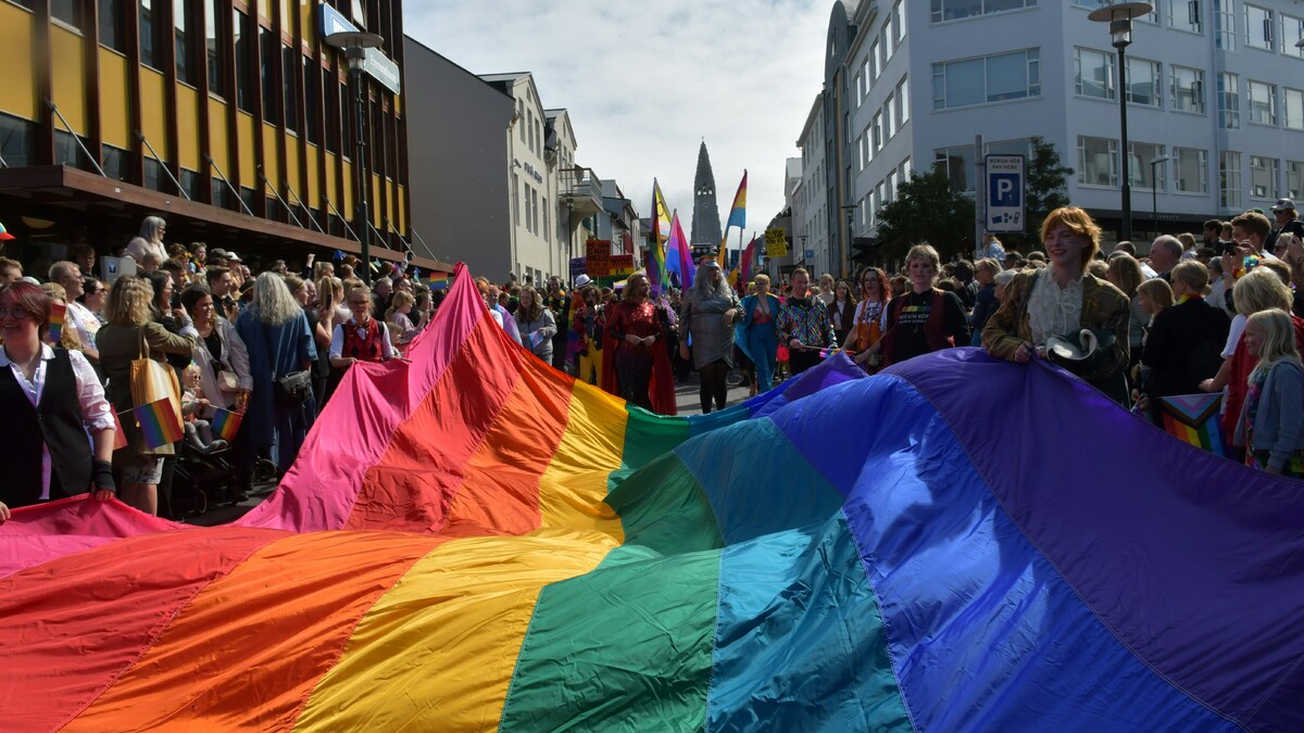 Parada równości w Warszawie. Organizatorzy pokłócili się między sobą. "Fundacja Wolontariat Równości straciła mandat naszej społeczności"