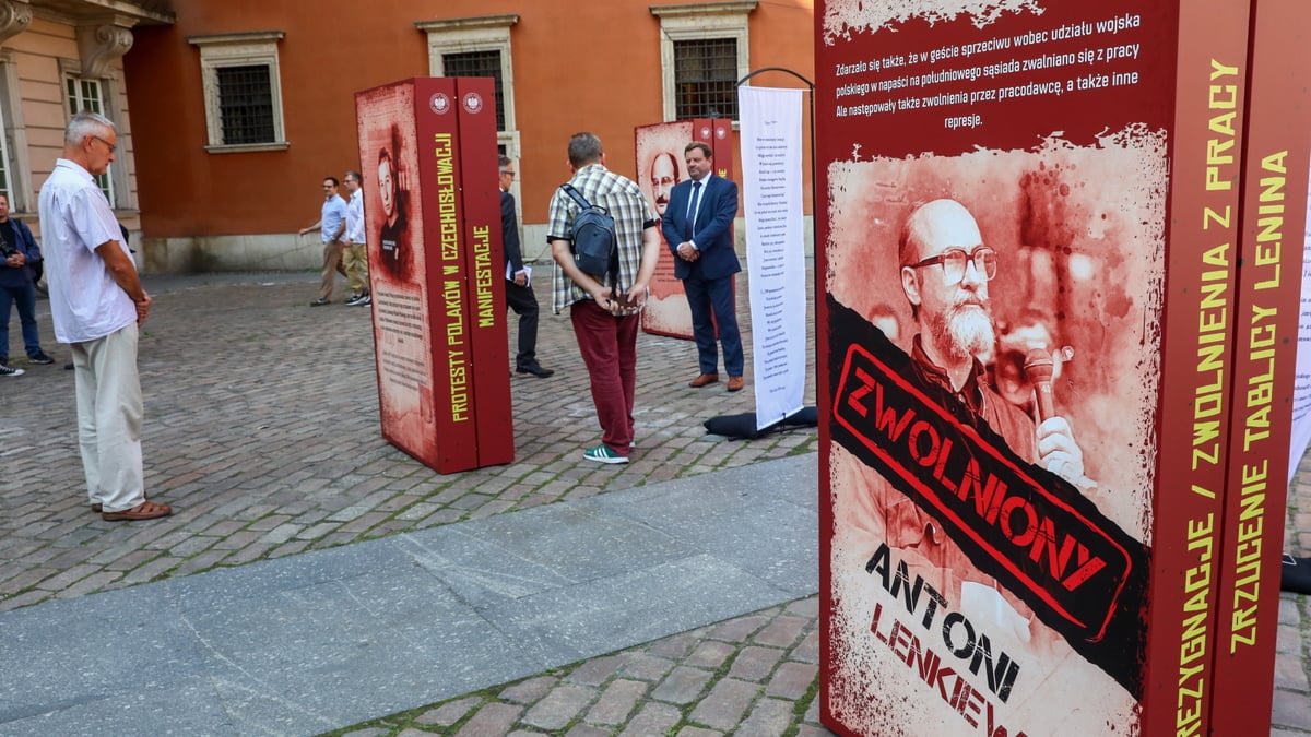 Na dziedzińcu Zamku Królewskiego w Warszawie otwarto przygotowaną przez IPN wystawę. Opowiada ona o oporze Polaków wobec inwazji Układu Warszawskiego. "Cena wolności jest bardzo wysoka"