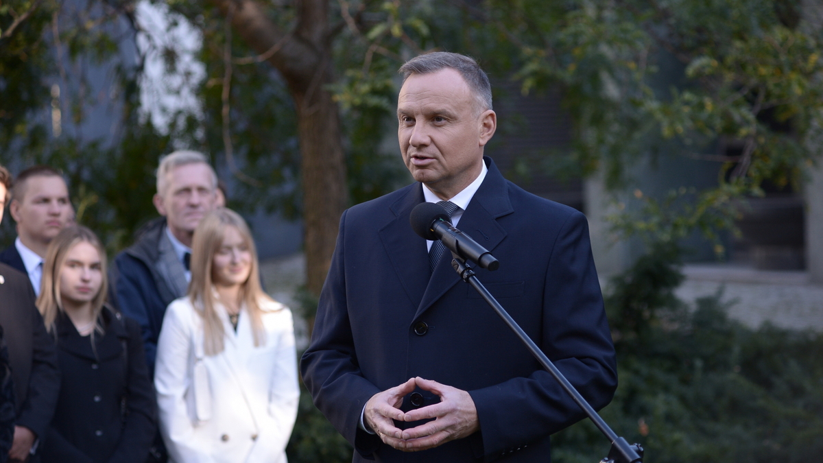 Kluczowe spotkanie prezydenta Dudy i premiera Morawieckiego. Media spekulują na temat misji tworzenia rządu dla Prawa i Sprawiedliwości. Jarosław Kaczyński ma spore szansę zostania Marszałkiem-Seniorem