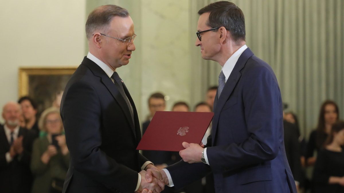 Prezydent Andrzej Duda oficjalnie powołał Radę Ministrów. Premier Mateusz Morawiecki wygłosi teraz expose w Sejmie. Nadal szuka większości dla swojego rządu