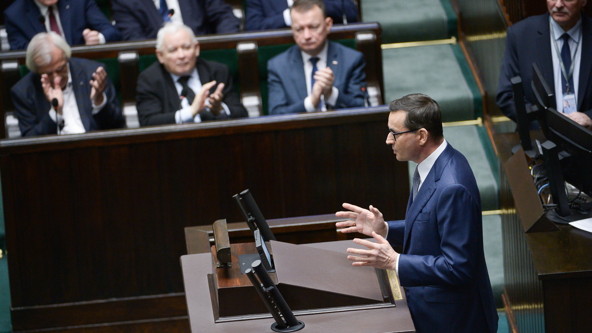 Zamrażarka sejmowa nadal istnieje? Odpowiedź Marszałka Hołowni na wystąpienie Premiera Morawieckiego. Musiał się wytłumaczyć z pomyłki językowej [WIDEO]