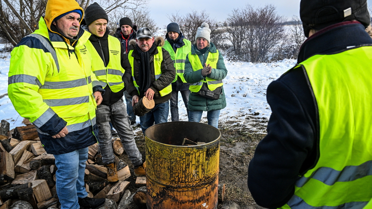 Protest polskich przewoźników na granicy z Ukrainą. Kijów informuje o rzekomych ustaleniach z polskim rządem. Postulaty naszych kierowców są nie do zaakceptowania