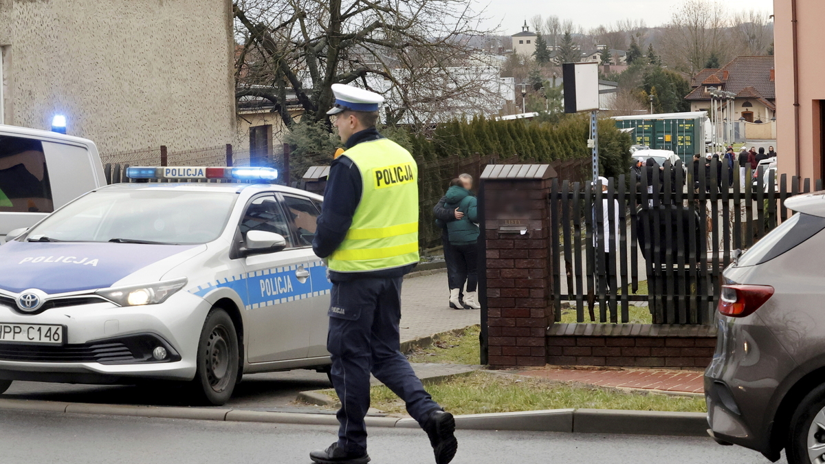 Pijany Ukrainiec zniszczył kilkanaście samochodów w Gdańsku. Straty sięgają ponad 100 tysięcy złotych. Mężczyzna stwierdził, że pilnował porządku na osiedlu