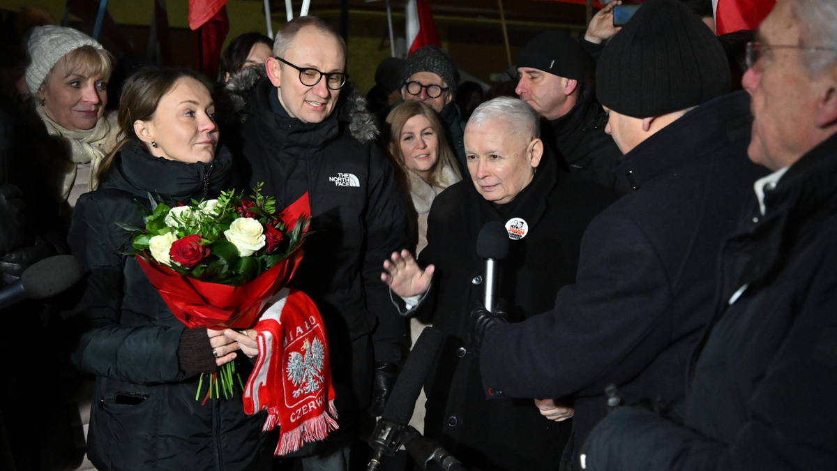 Kryzys konstytucyjny w Polsce. Manifestacje pod zakładami karnymi uwięzionych polityków. Kaczyński wybiera się do jednego z nich