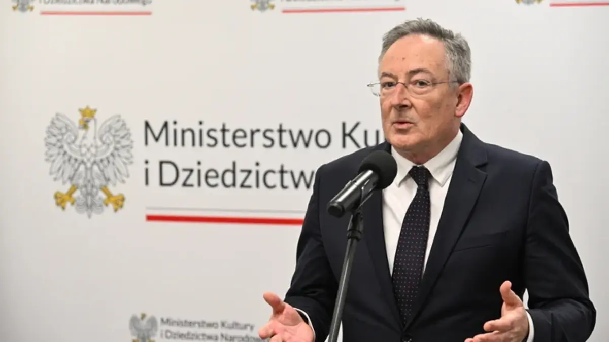 Sienkiewicz ustalił działania przy koniaku? Ministerstwo Kultury i Dziedzictwa Narodowego nie utrwaliło opinii prawnych. Potężny chaos i zaniedbania