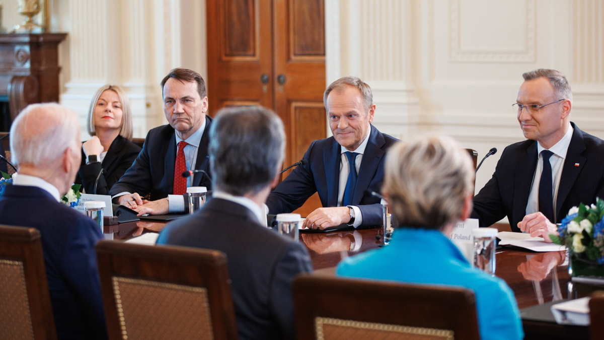 Kontrowersyjna decyzja Sikorskiego. Ministerstwo Spraw Zagranicznych wydało komunikat w sprawie ambasadorów. Jest stanowcza odpowiedź ze strony Kancelarii Prezydenta