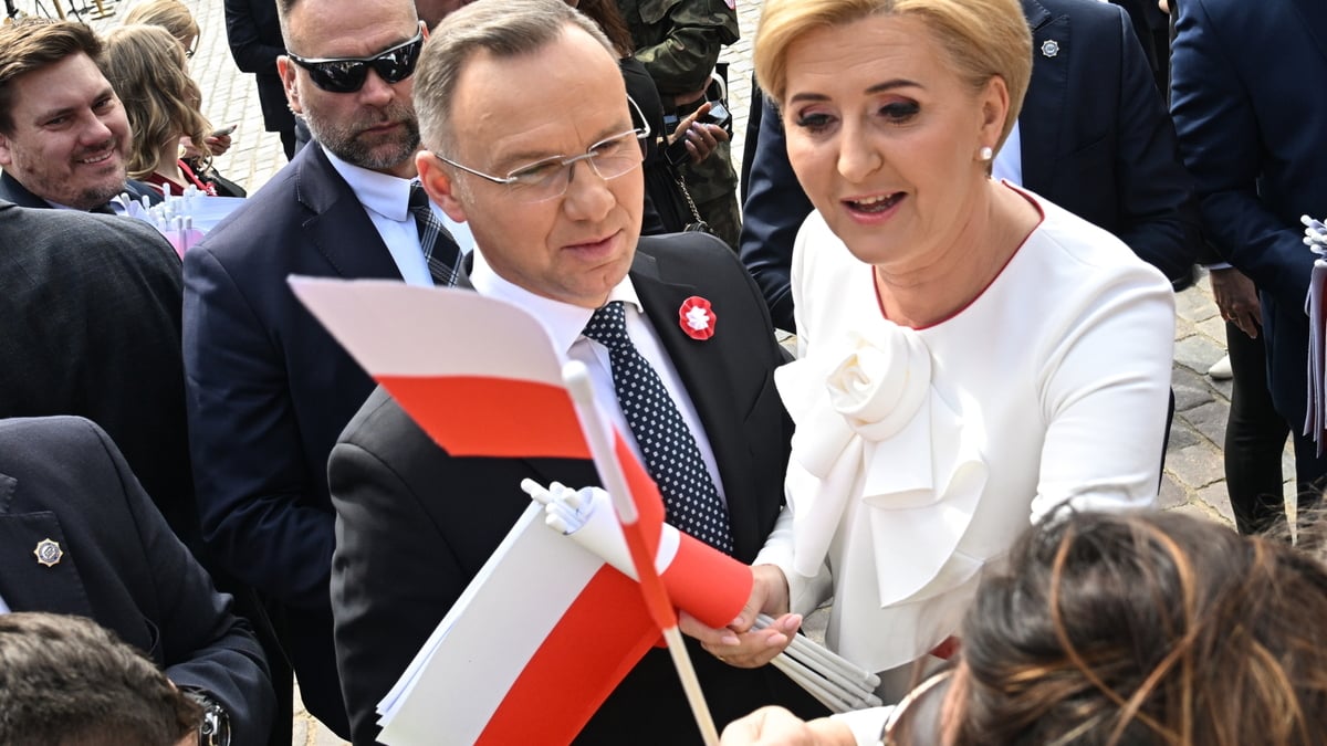 Dzień Flagi Rzeczypospolitej Polski. Prezydent wziął udział w uroczystych obchodach na Zamku Królewskim. Duda: "Wszyscy zgromadźmy się przy Biało–Czerwonej"