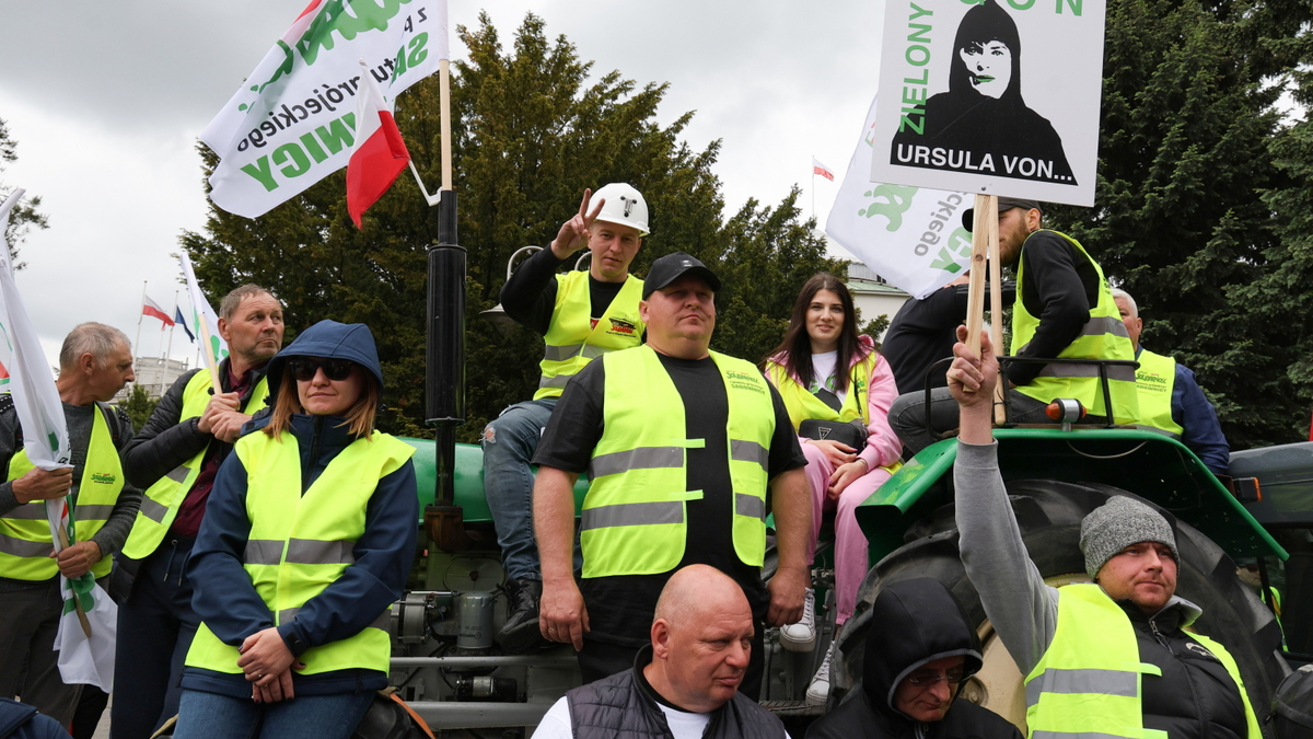 Rosyjska prowokatorka na proteście rolników? Kobieta zatęskniła za komunistyczną Polską. "Dobrze i będę go nosić" [+WIDEO]