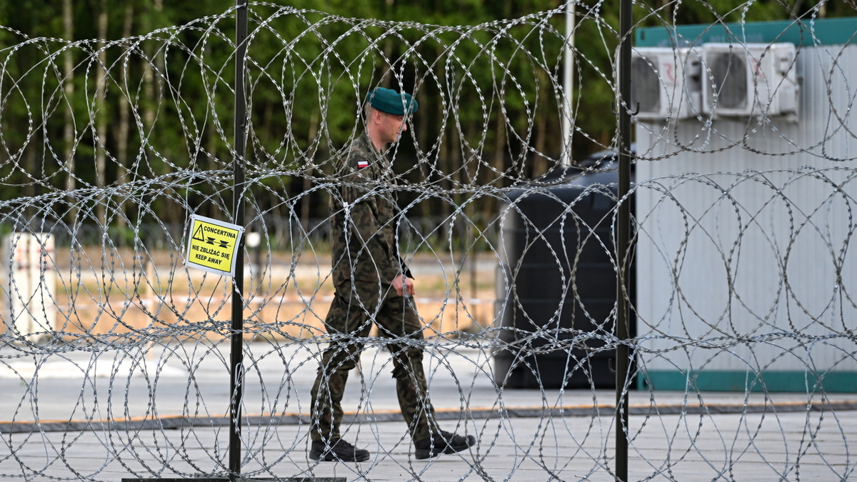 Czy wojsko powinno używać broni wobec imigrantów? Jest wynik najnowszego sondażu. Polacy chcą czuć się bezpiecznie we własnym kraju