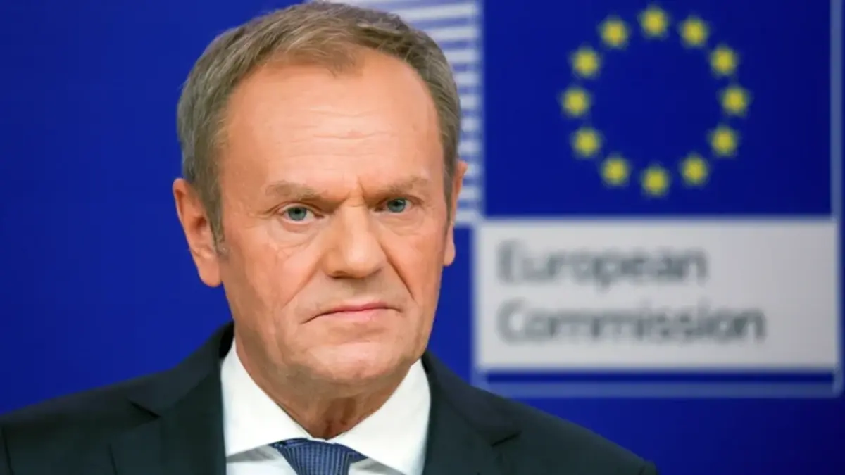 Na nagraniu szefa Platformy Obywatelskiej pojawił się tajemniczy dokument. Tusk ujawnił fragment umowy koalicyjnej? Pojawiła się analiza dziennikarzy