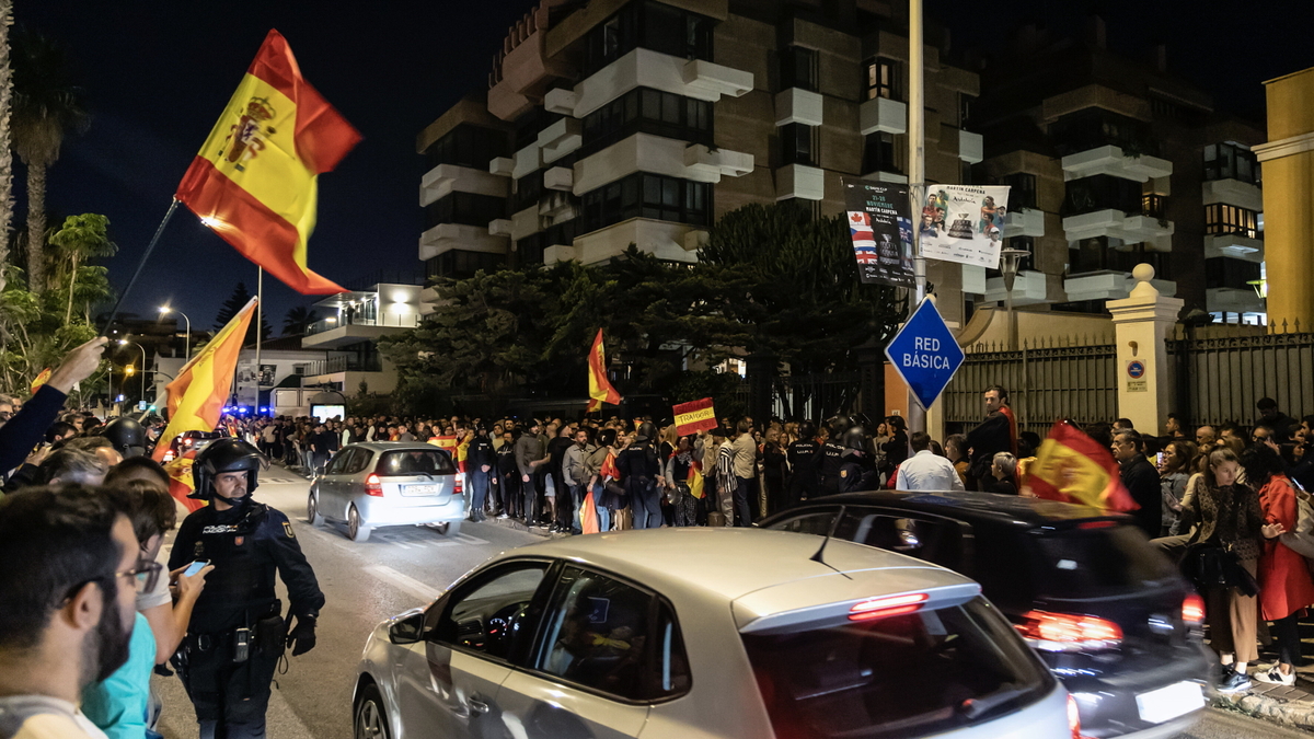 Kanclerz Niemiec i premier Hiszpanii zablokowani w Maladze przez protesty