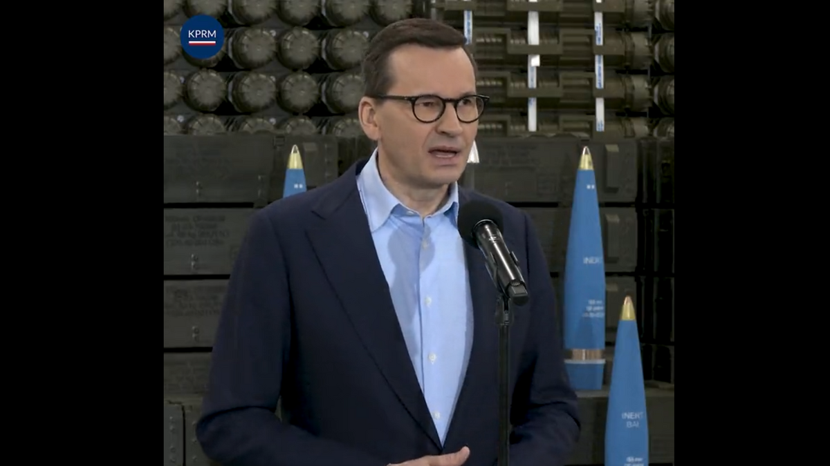 Polska otrzyma 300 mln euro. Morawiecki: Wydamy to na zakup broni dużo lepszej niż ta, którą dostała od nas Ukraina