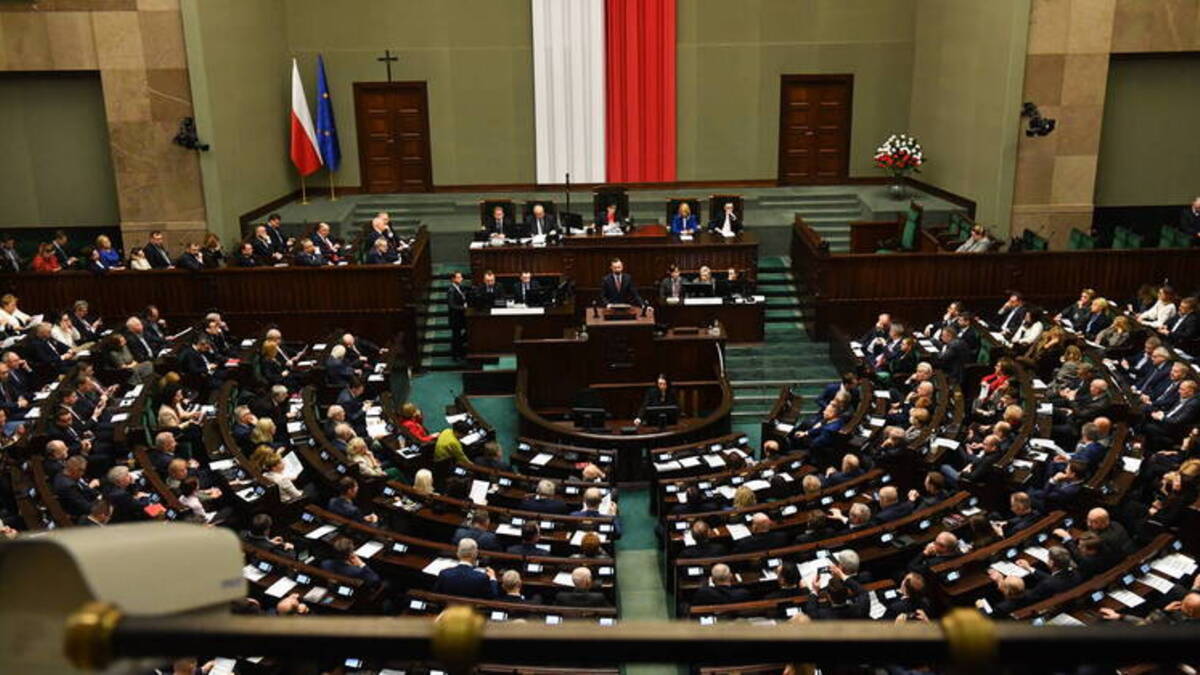 Najnowszy sondaż wyborczy od IBRIS. Konfederacja znowu na podium. Zobacz kto wszedłby jeszcze do polskiego Sejmu