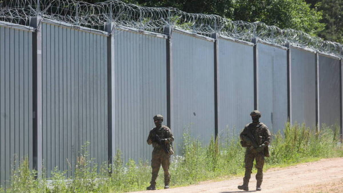 Prokuratura postawiła zarzuty 35 osobom. Chodzi o przemytników nielegalnych imigrantów. Zarabiali ogromne pieniądze na przemycie ludzi