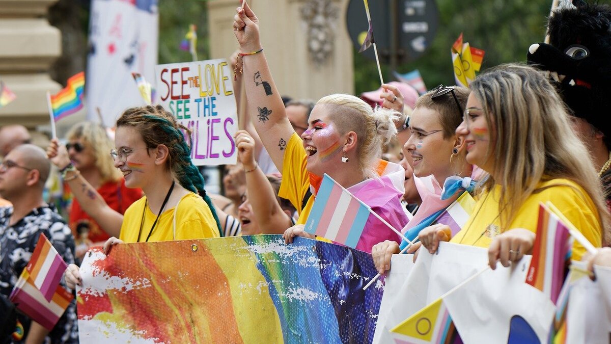 Szokujący tęczowy kurs edukacji seksualnej na Kostaryce. Klerycy byli nauczani z treści gender. Jeden z grzechów został zdegradowany do "zwykłej" codzienności "poprawiającej" samopoczucie