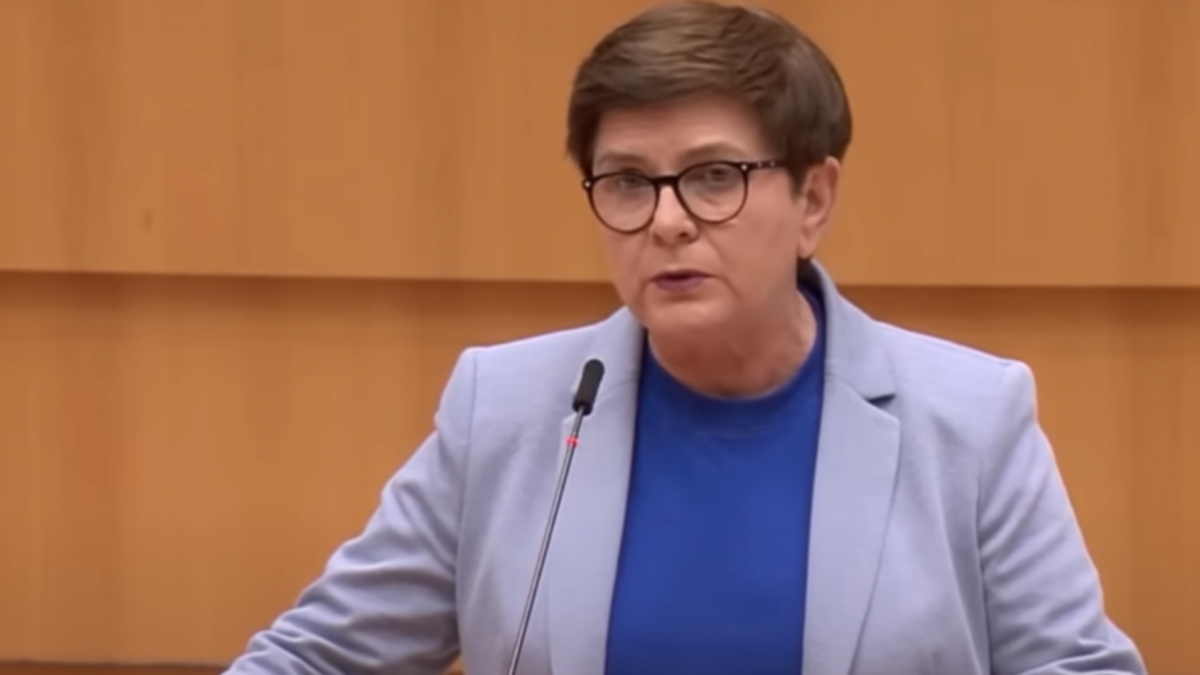 Bruksela zamierza przejąć kontrolę nad edukacją? Beata Szydło ostrzega: "Można się domyślać, co zacznie robić z programami nauczania Bruksela"