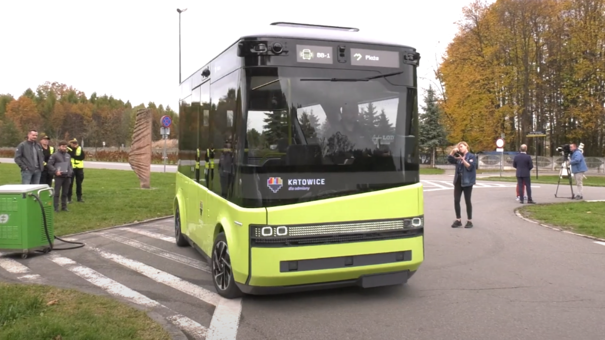 Katowice otwierają się na innowacje. Bus bez kierowcy przyszłością transportu miejskiego? Trwają pierwsze testy nowoczesnego pojazdu