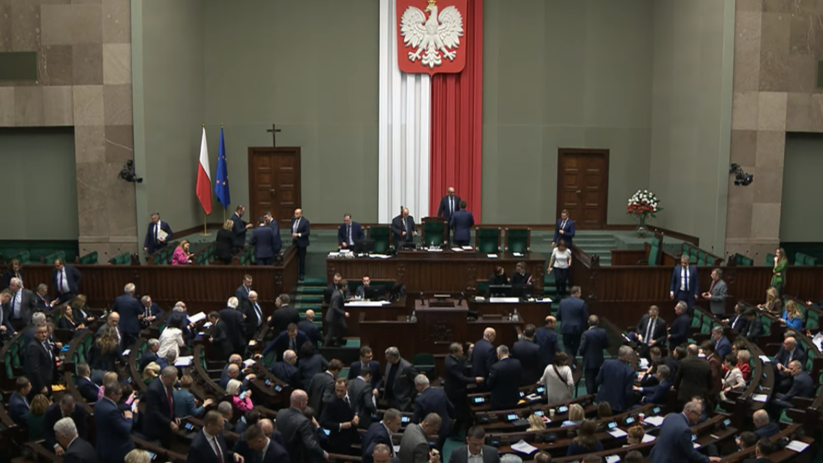 Sejm zdecydował w kwestii kontrowersyjnej ustawy. Nastąpił podział w tak ważnej sprawie światopoglądowej w Prawie i Sprawiedliwości. Zobacz jak głosowali posłowie w sprawie in vitro