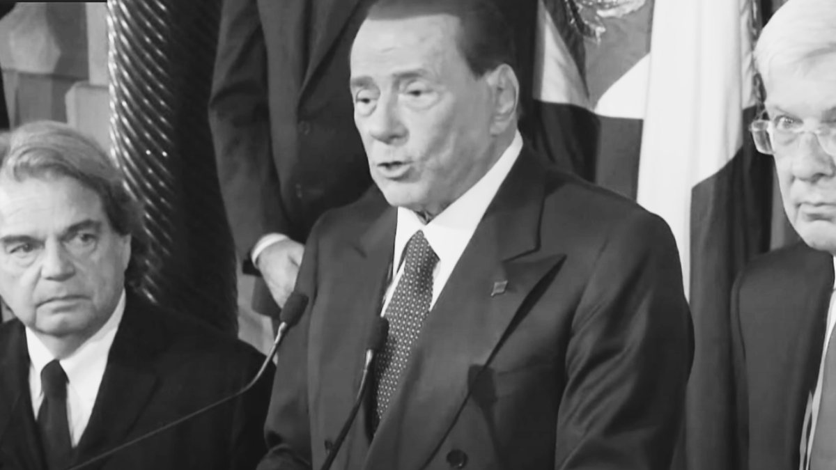 Nie żyje Silvio Berlusconi. Był liderem włoskiej prawicy przez wiele lat oraz premierem tego kraju. W swojej karierze prowadził wiele działalności w tym był właścicielem klubu AC Milan