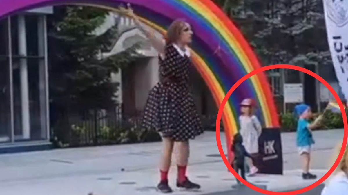 Skandaliczne sceny podczas Marszu Równości w Zielonej Górze. Demoralizatorzy wykorzystują dzieci do szerzenia propagandy LGBT. Zobacz szokujące nagranie [WIDEO]