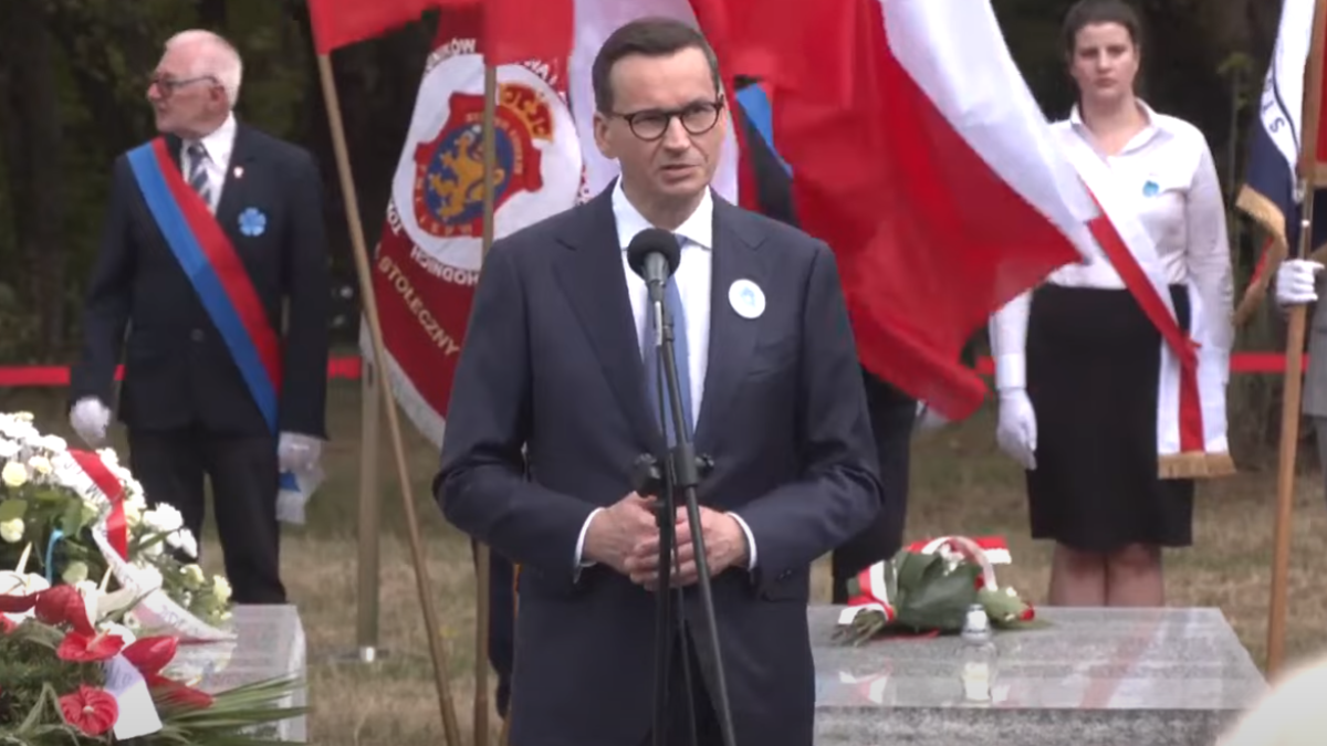 80. rocznica Rzezi Wołyńskiej. Premier Morawiecki mocno o ukraińskim ludobójstwie: "Nie będzie pojednania polsko-ukraińskiego do końca bez odszukania wszystkich szczątków ofiar"