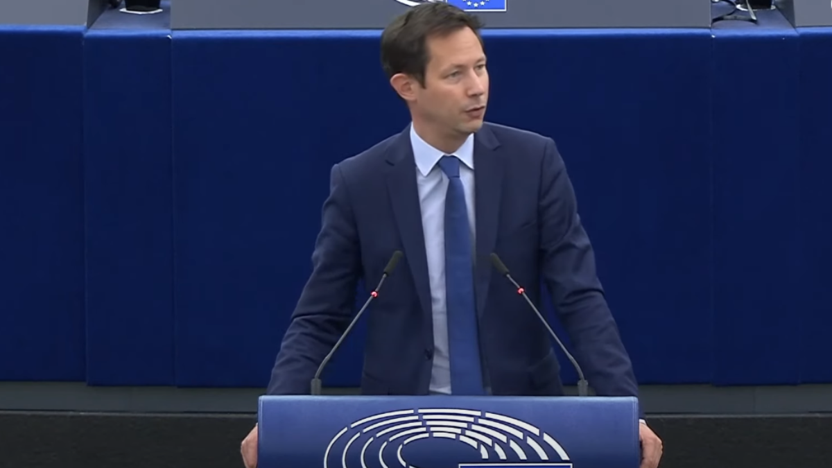 Parlament Europejski zrobił pierwszy krok w kierunku zakazu surogacji. Francois-Xavier Bellamy: "Odmowa wykorzystywania ciała kobiety, leży w samym sercu zasad"