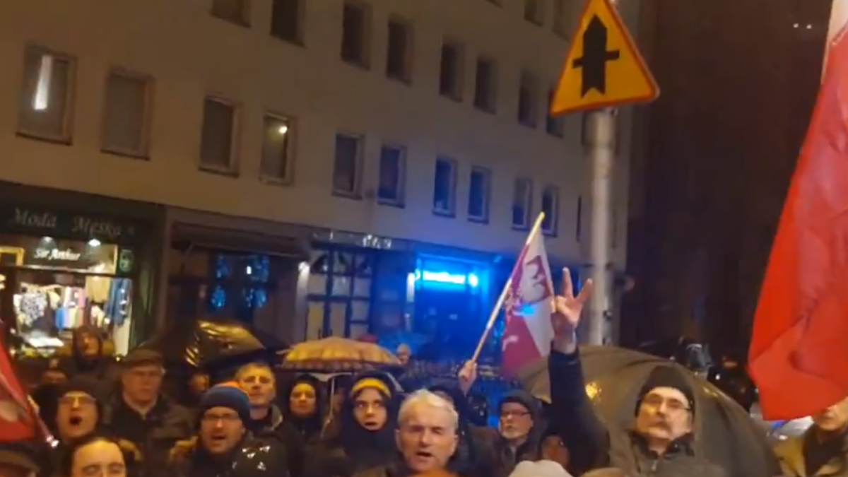 Walka o wolne media. Protest pod siedzibą Telewizyjną Agencją Informacyjną. Wspólne kolędowanie, pasterka i dzielenie się opłatkiem [WIDEO]