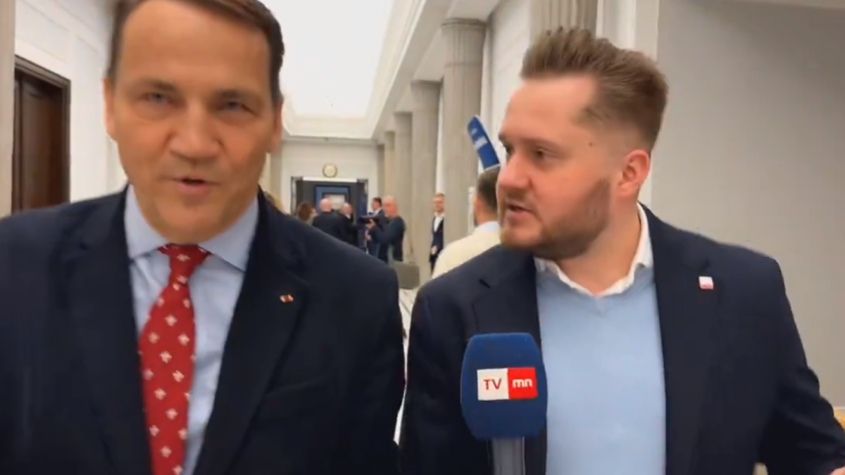 Przyszły Minister Spraw Zagranicznych uciekał przed dziennikarzem! Nie chciał odpowiedzieć na ważne pytanie. Sikorski: "Życzę miłego dnia" [WIDEO]