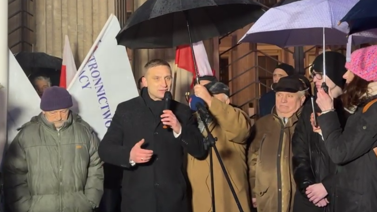 Demonstracja przeciwko antypolskim działaniom Ministerstwa Edukacji Narodowej. Bąkiewicz: "Wyrzucenie z pamięci o polskiej literaturze Słowackiego, Mickiewicza, to po prostu hańba"