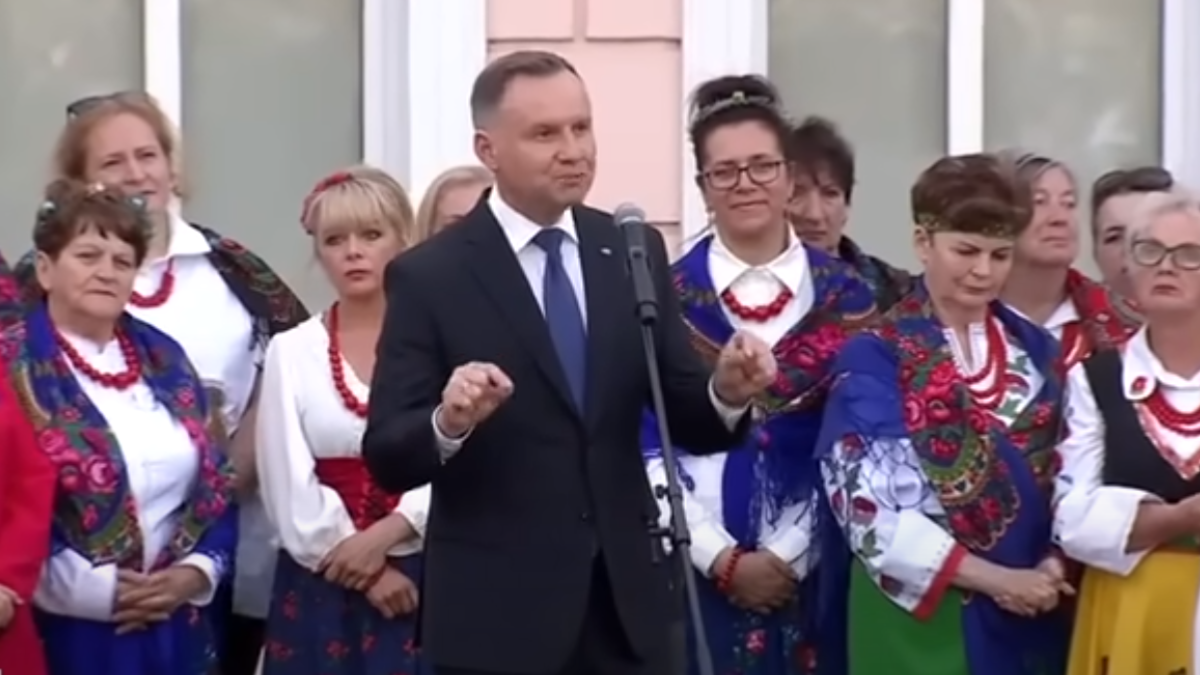 Skandaliczny spot Prawa i Sprawiedliwości. Jest ostra reakcja prezydenta Andrzeja Dudy. Komentatorzy zwracają uwagę na mały szczegół