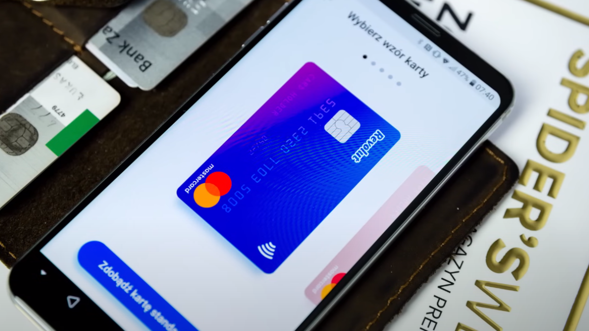 Revolut wprowadza rewolucyjne rozwiązanie. Instytucja stawia poprzeczkę tradycyjnym bankom coraz wyżej. Polacy chwalą sobie korzystanie z tej usługi bankowej