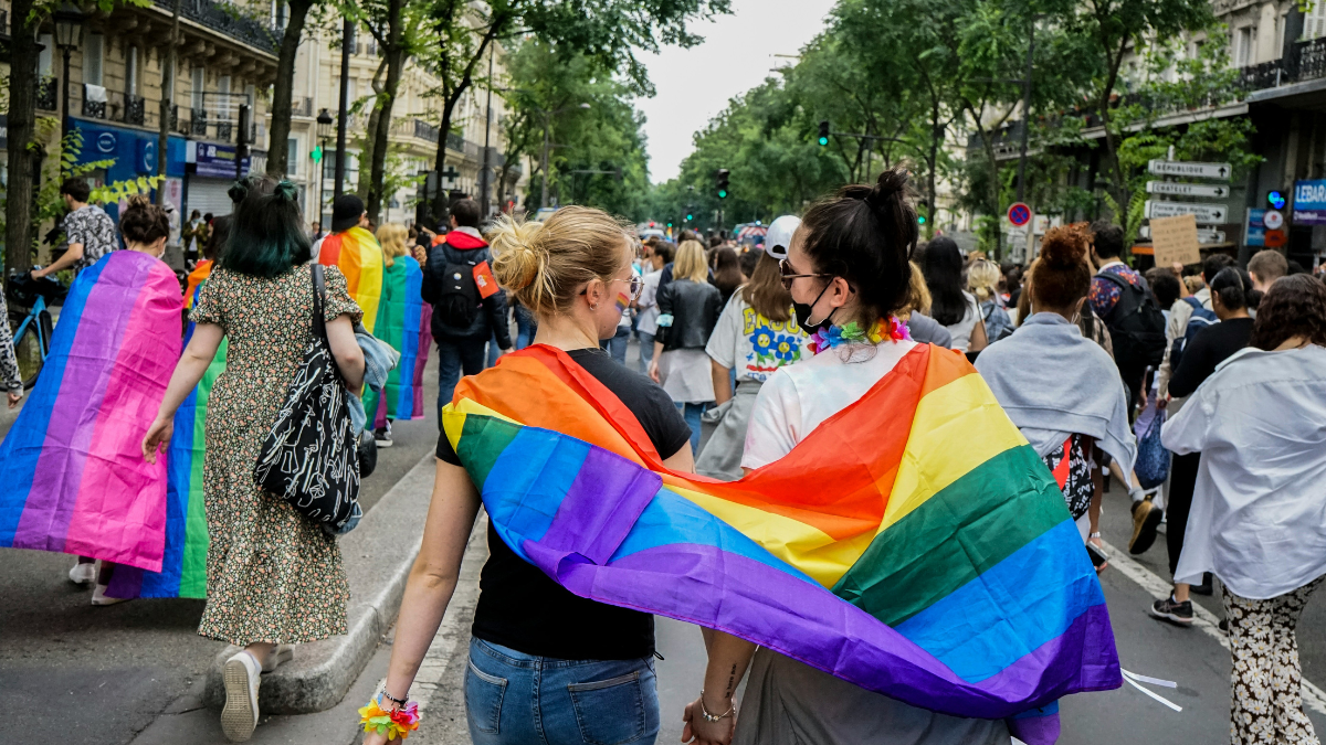 Polska uzna jednopłciowe rodzicielstwo? Niebezpieczne plany rządu Donalda Tuska. Do sejmowej komisji dotarł projekt pro-LGBT