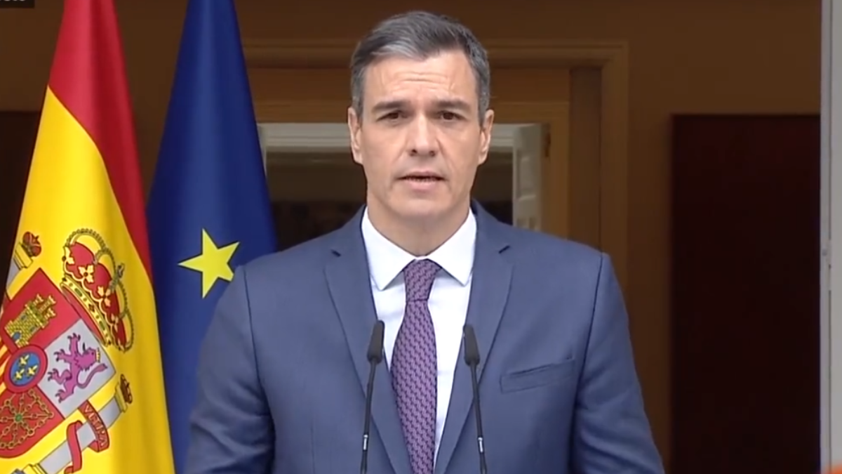 Premier Hiszpanii Pedro Sanchez spanikował? Jego ugrupowanie poniosło sromotną klęskę w wyborach samorządowych. Konsekwencje porażki odczuje cały hiszpański parlament