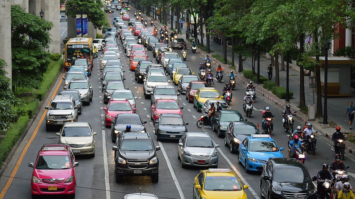 Strefa Czystego Transportu sposobem do inwigilacji kierowców? Samorządy wdrażają w życie niebezpieczne przepisy. Prawo i Sprawiedliwość kilka lat temu pozwoliło wprowadzanie zakazów wjazdów do miast