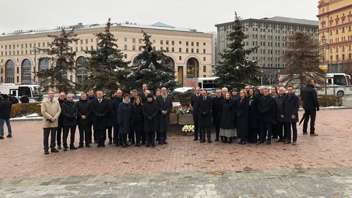 Polscy dyplomaci w Moskwie oddają hołd ofiarom stalinowskiego terroru