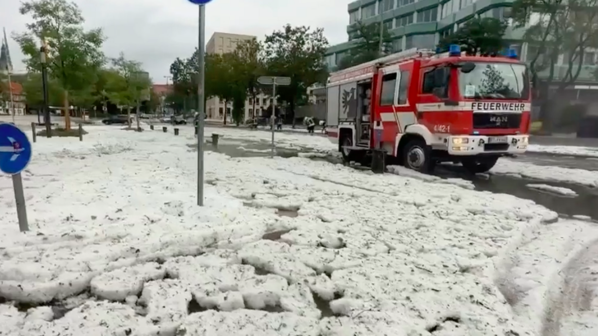 Katastrofalna nawałnica z gradem paraliżuje Reutlingen w Niemczech