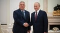 Kontrowersyjne rozmowy w Moskwie. Premier Węgier przybył z misją pokojową. Putin spotkał się z Orbanem