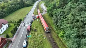 Barcice Góre: zderzenie samochodu z pociągiem - 2 ofiary śmiertelne