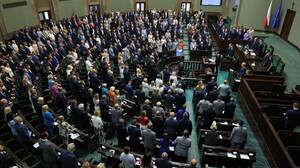 Sejm przyjął dwie ustawy o TK. Przeciw głosowali PiS, Konfederacja i Kukiz’15